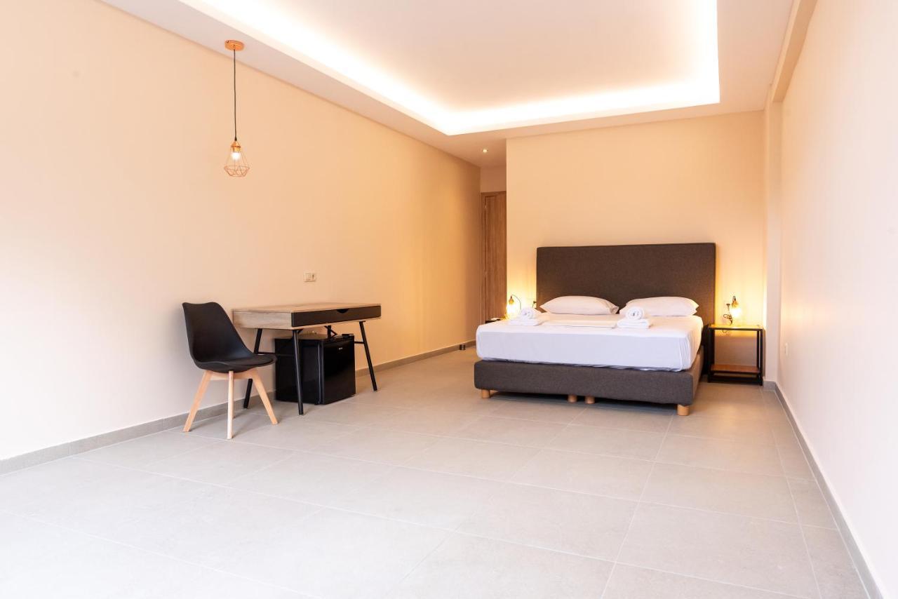 Mini Suites Near Athen'S Airport Free Shuttle From And To Athen'S Airport Spáta Dış mekan fotoğraf